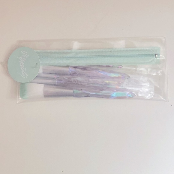 NWT URBAN OUTFITTERS 6 PIECE BLUE IRIDESCENT CRYSTAL BRUSH SET - Picture 3 of 6